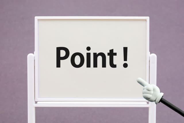 ホワイトボードに「point!」の文字と、指し棒